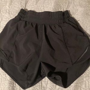 Black Lululemon Hotty Hot shorts Size-0